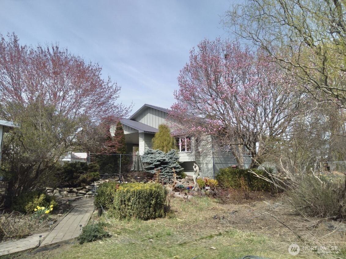 2050 James Avenue Property Photo 2