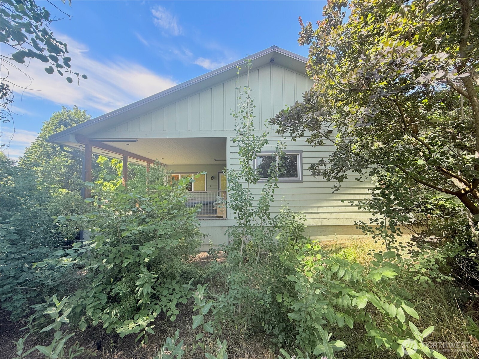 2050 James Avenue Property Photo 4