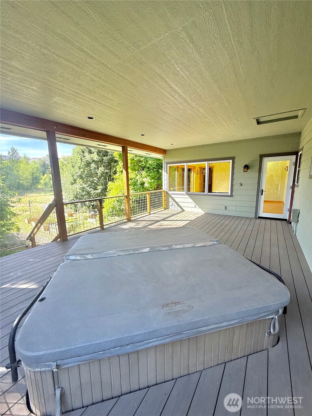2050 James Avenue Property Photo 7