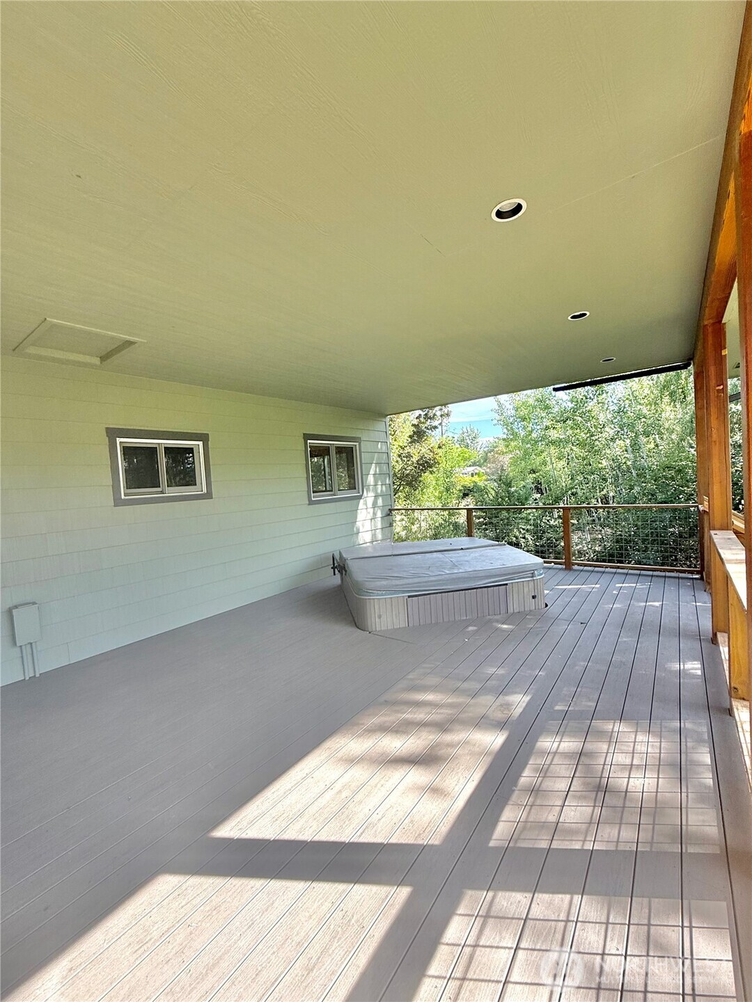 2050 James Avenue Property Photo 8