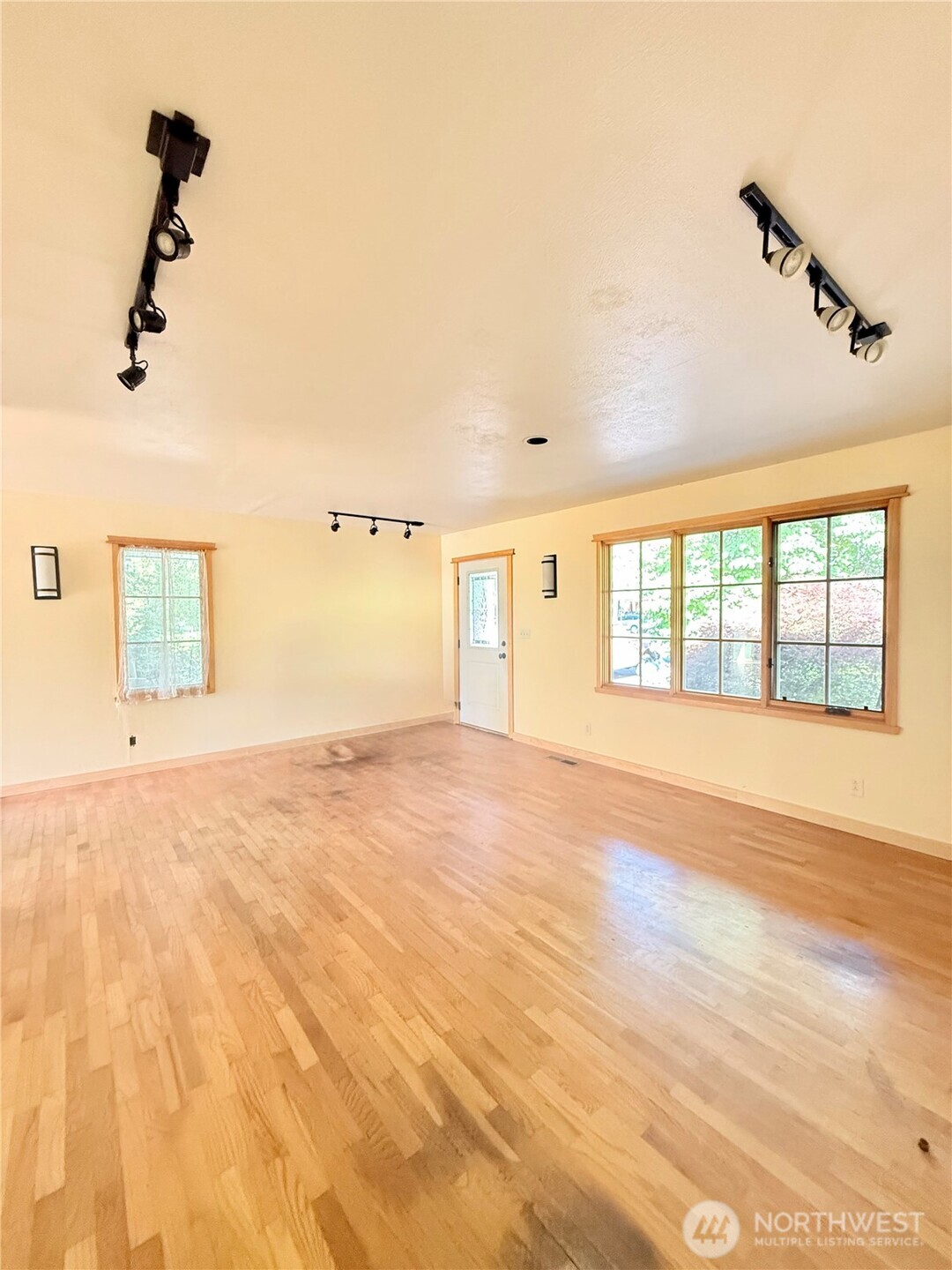 2050 James Avenue Property Photo 10