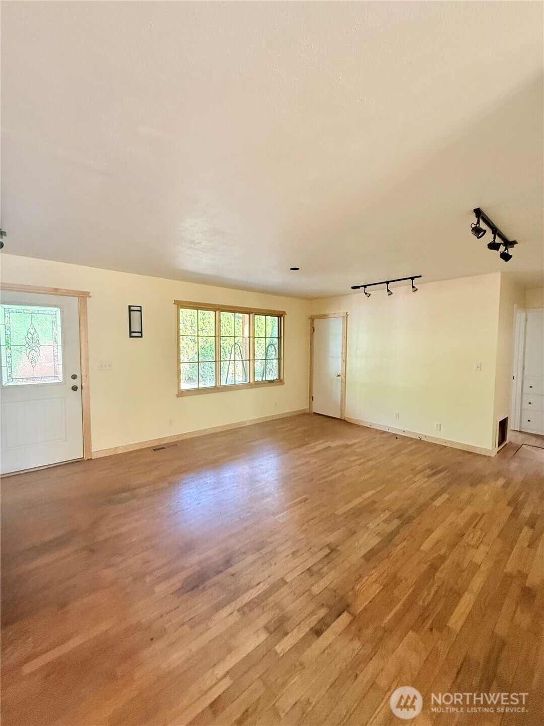 2050 James Avenue Property Photo 11