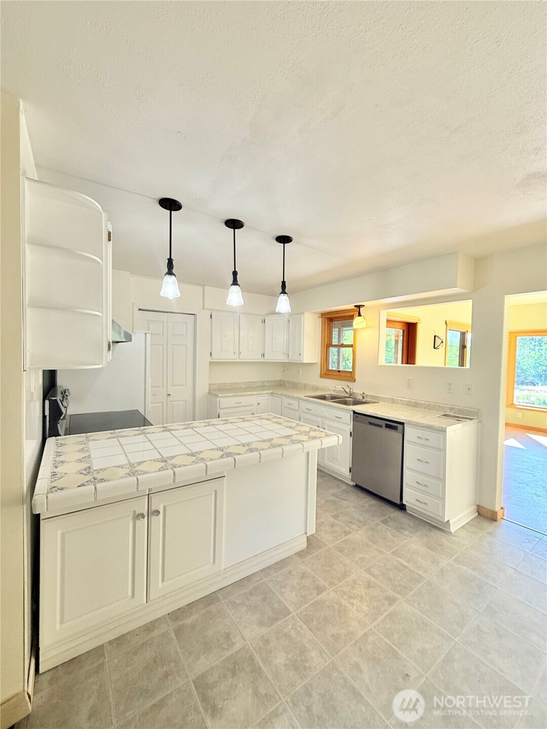 2050 James Avenue Property Photo 12