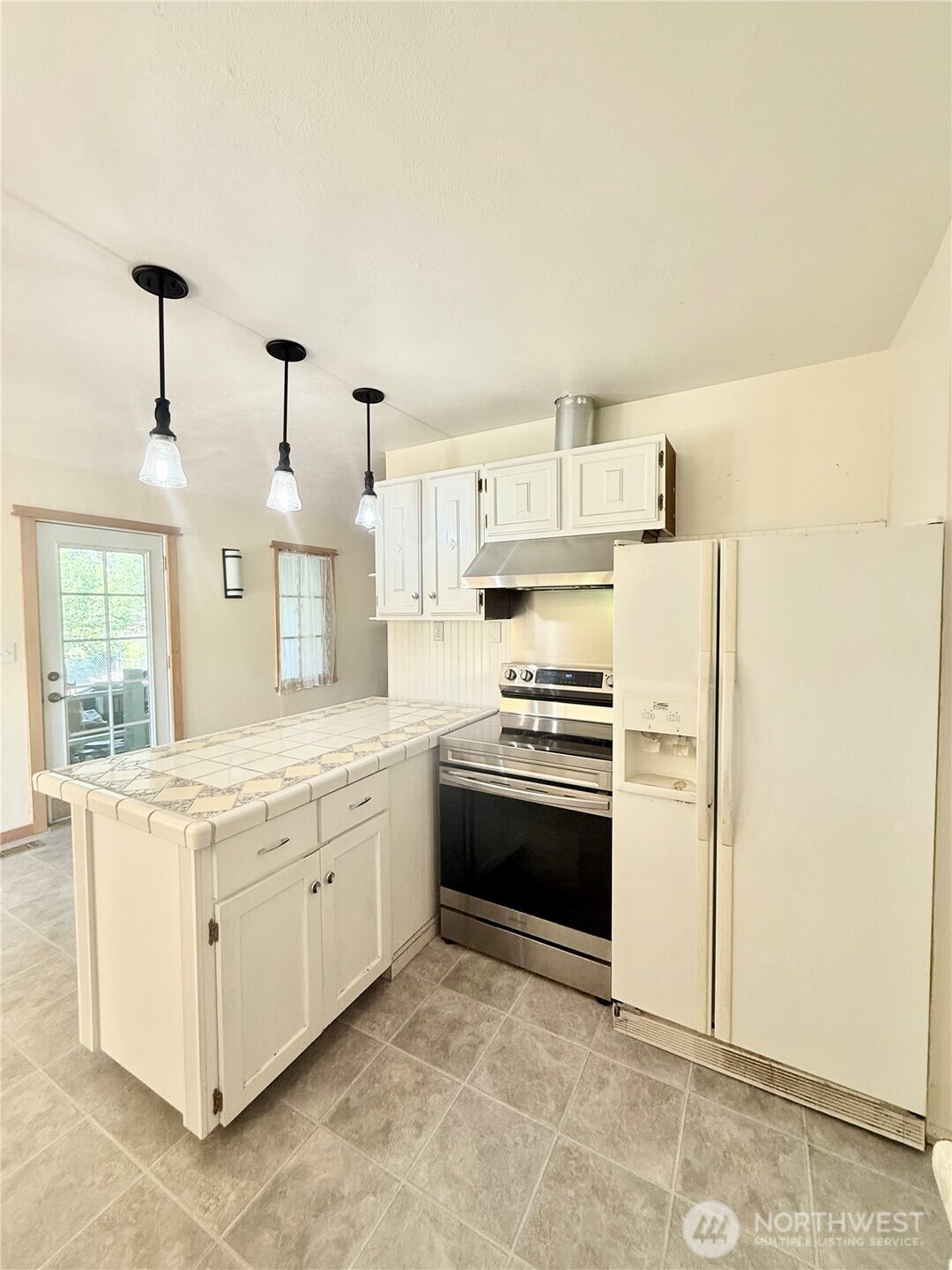 2050 James Avenue Property Photo 13