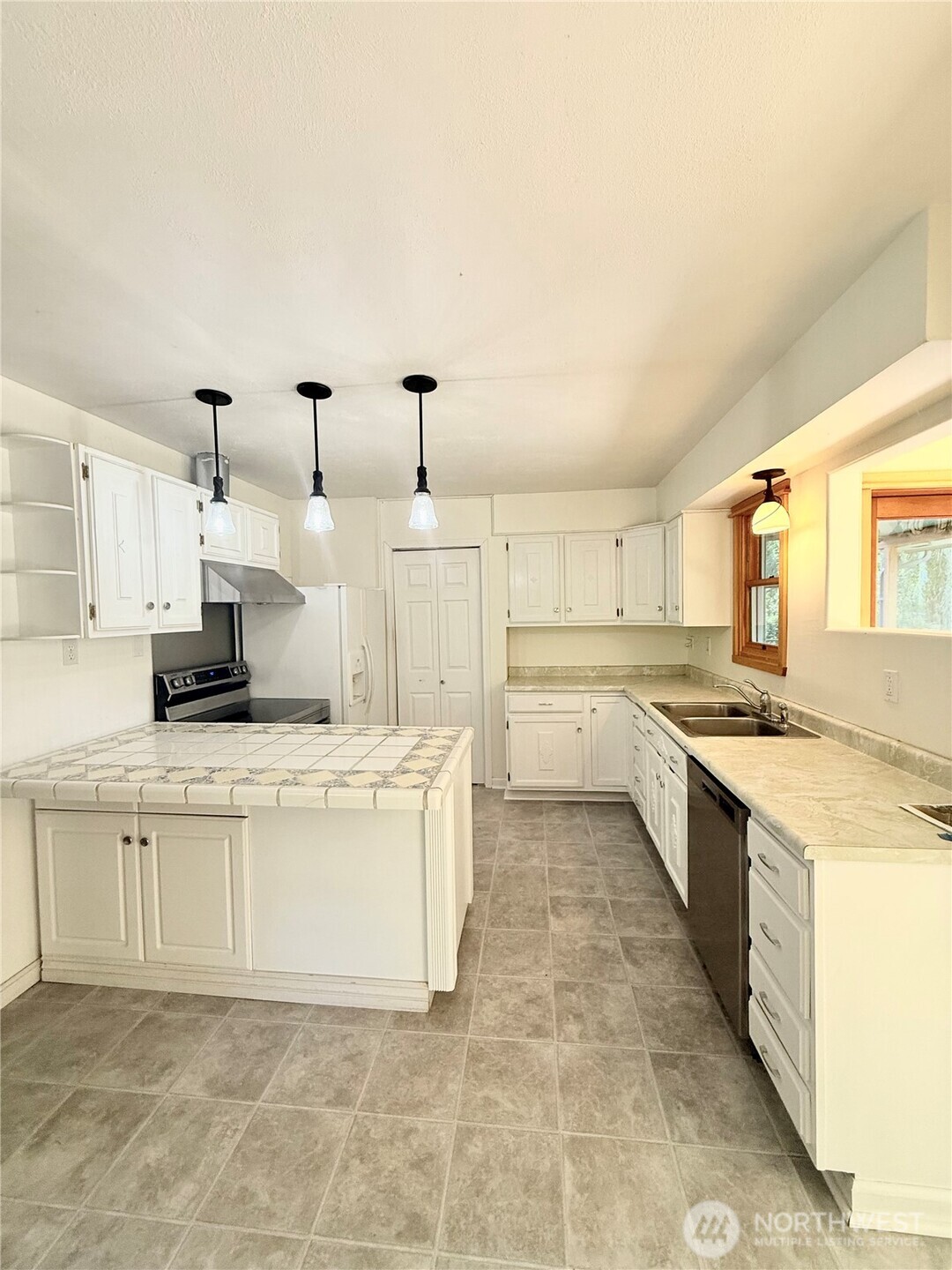 2050 James Avenue Property Photo 14