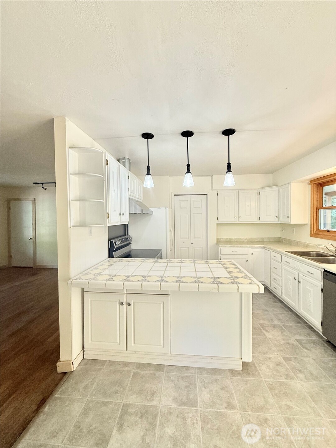 2050 James Avenue Property Photo 16