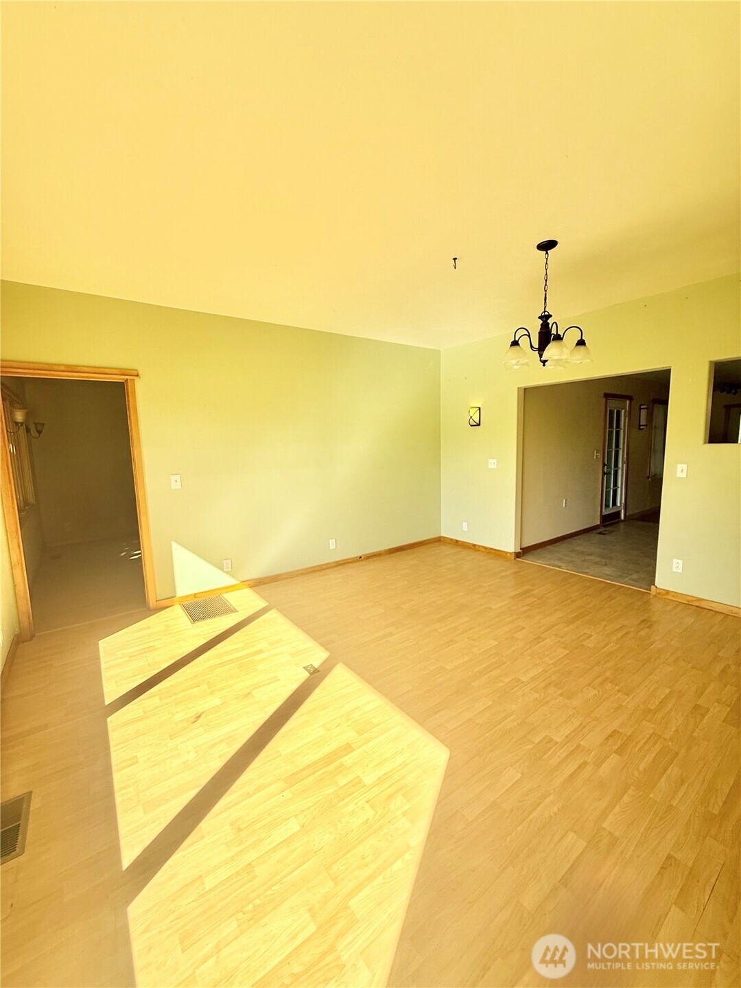 2050 James Avenue Property Photo 18