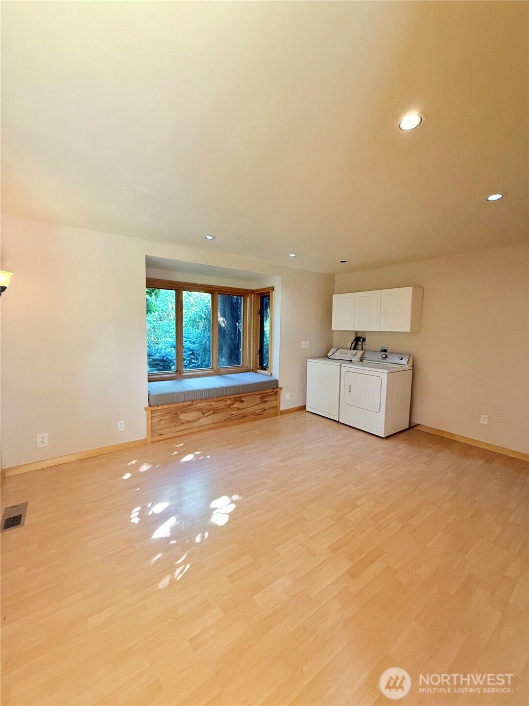 2050 James Avenue Property Photo 20