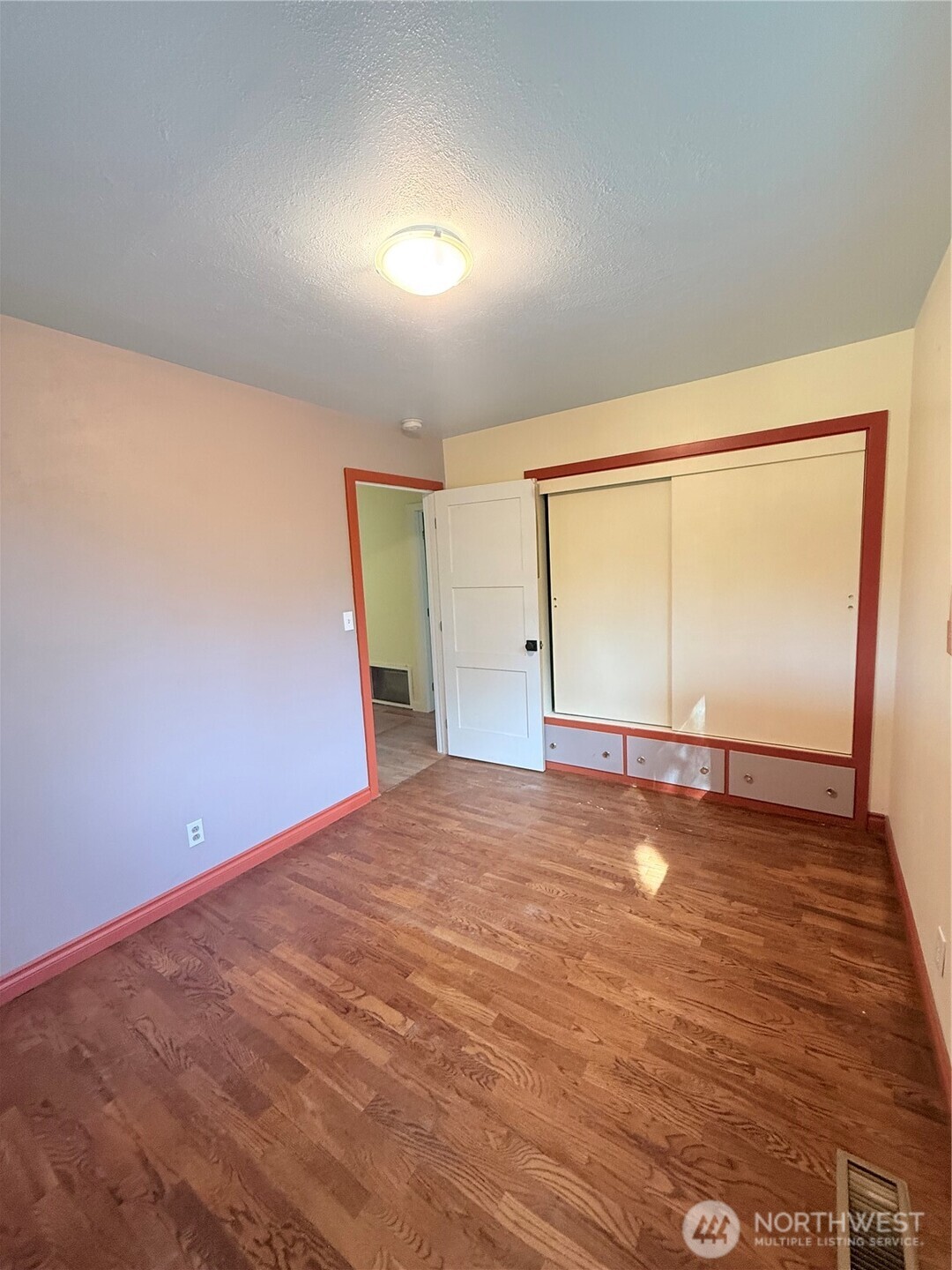 2050 James Avenue Property Photo 21