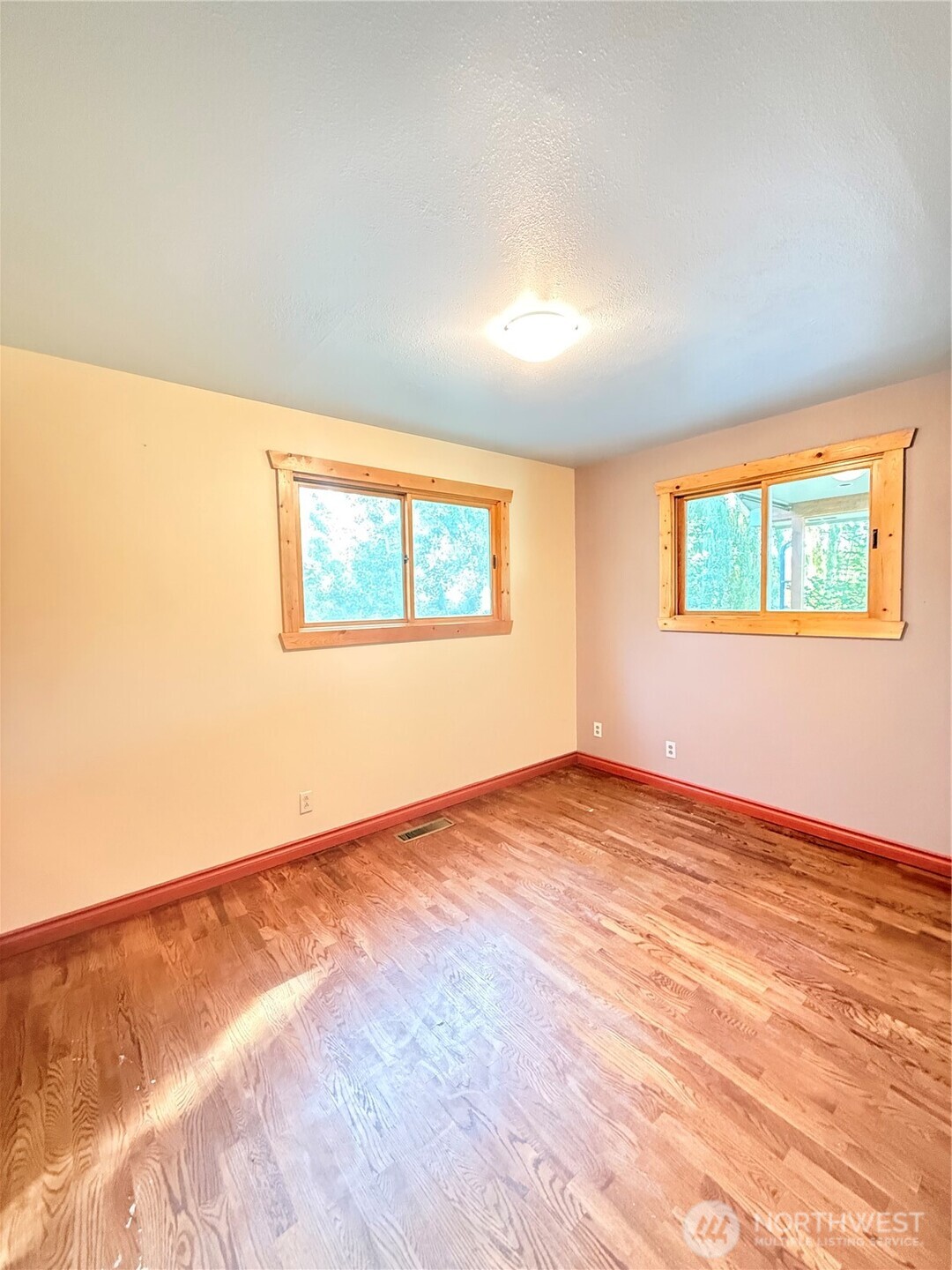 2050 James Avenue Property Photo 22