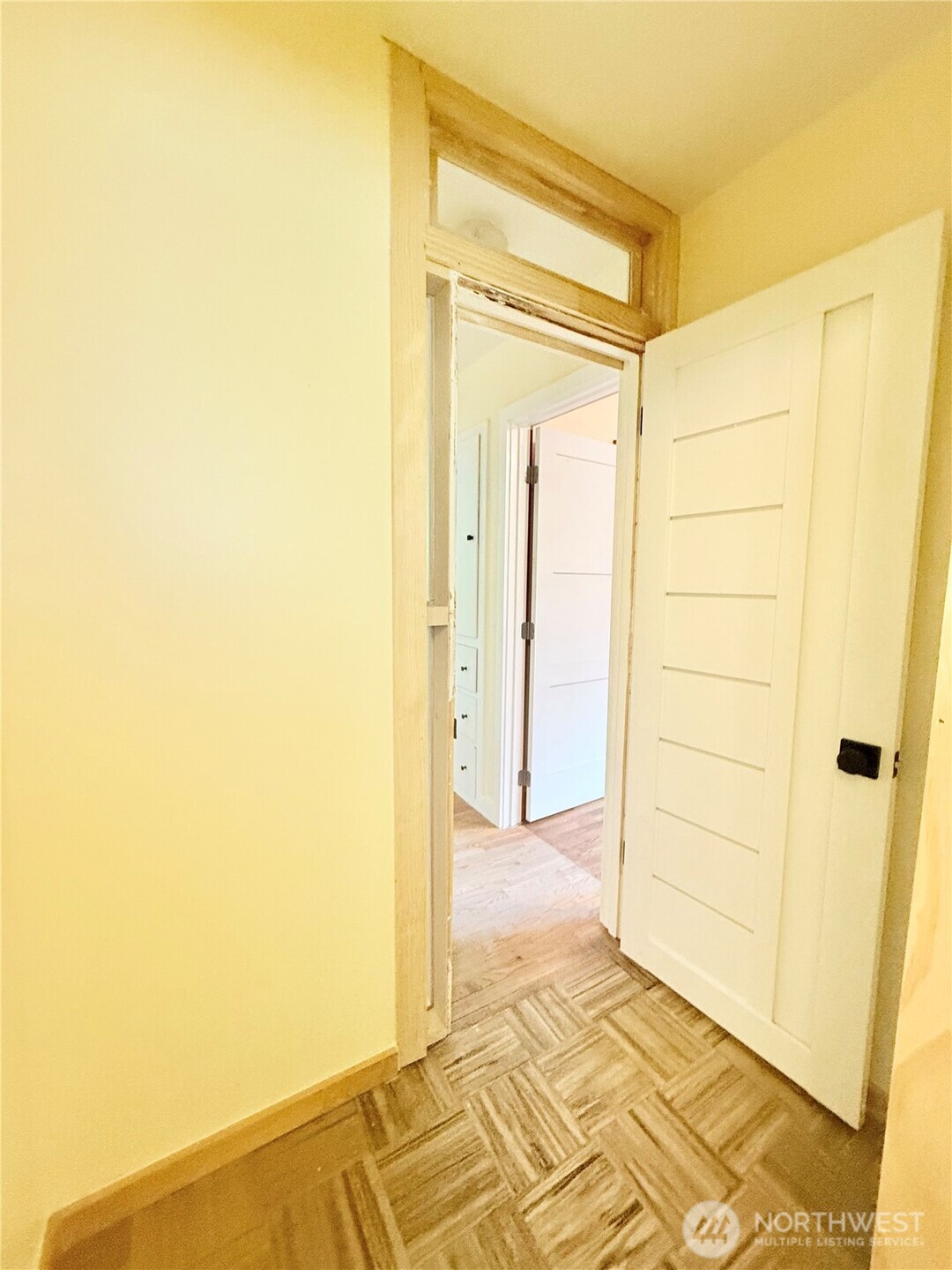2050 James Avenue Property Photo 24