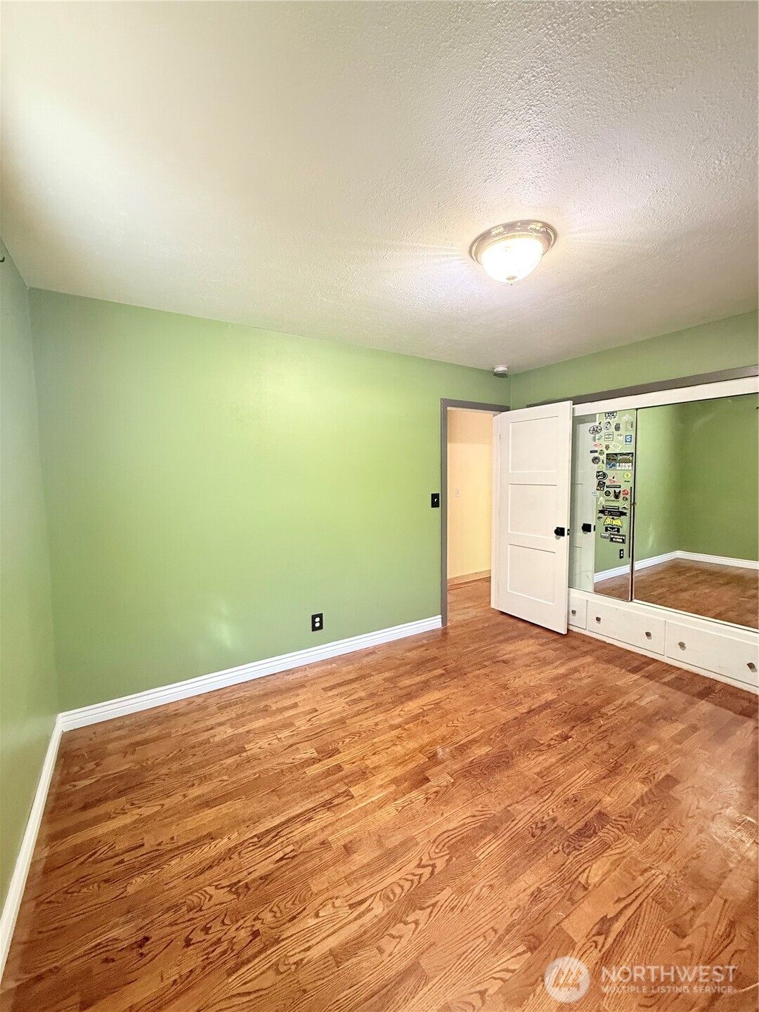 2050 James Avenue Property Photo 28