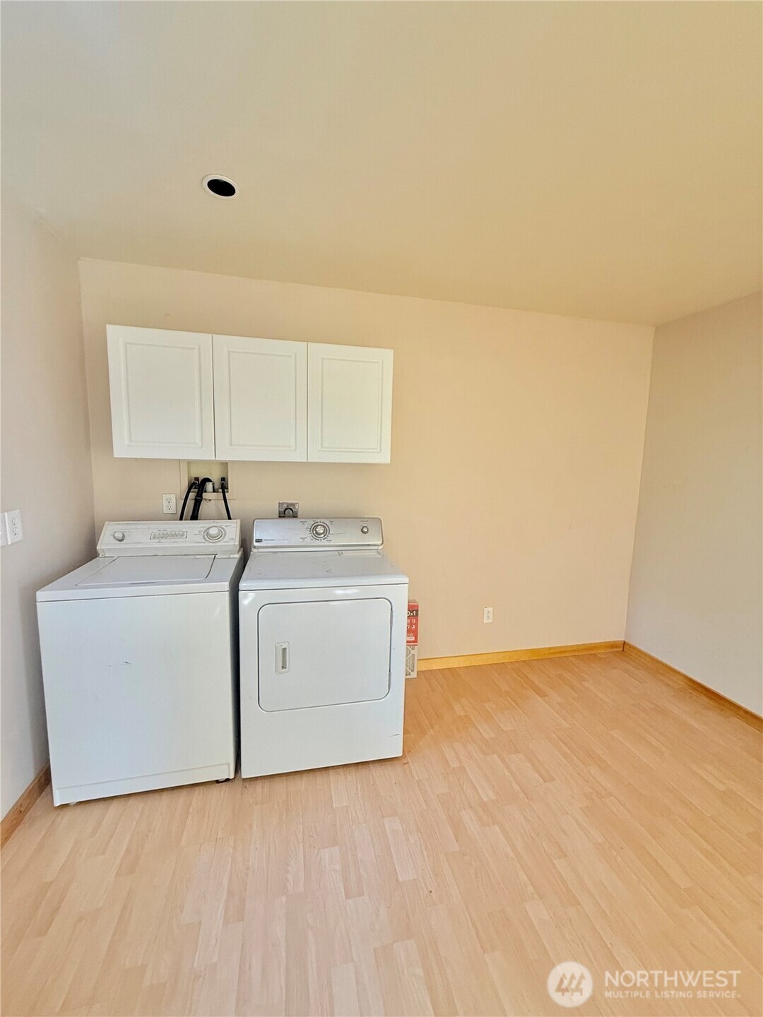 2050 James Avenue Property Photo 29