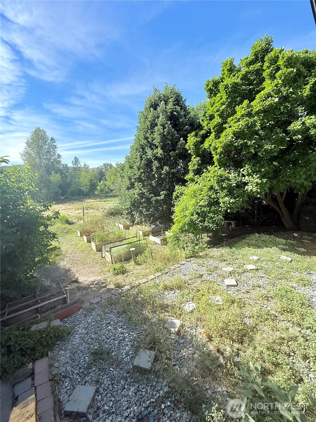 2050 James Avenue Property Photo 38