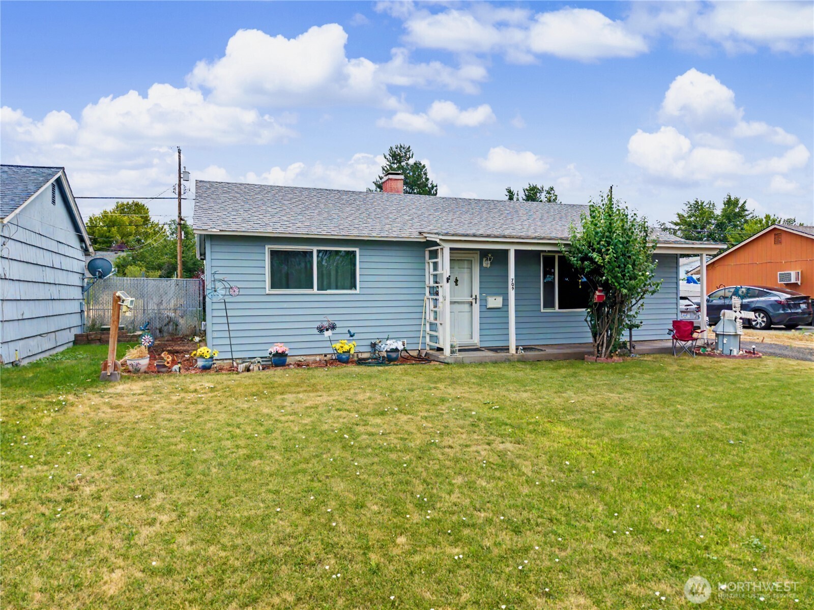 709 S Hawthorne Drive Property Photo 3