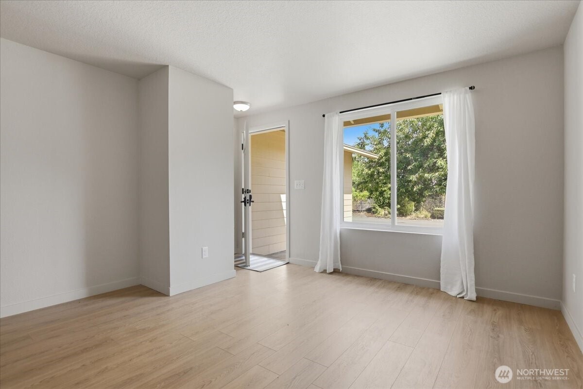 8272 Ne Snowberry Loop Property Photo 3