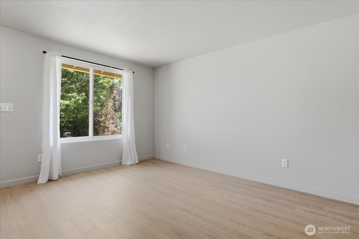 8272 Ne Snowberry Loop Property Photo 4
