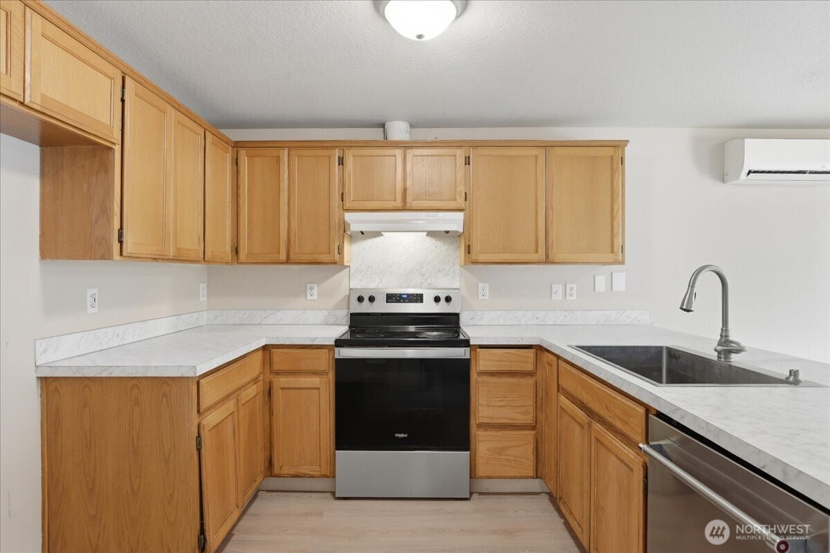 8272 Ne Snowberry Loop Property Photo 6