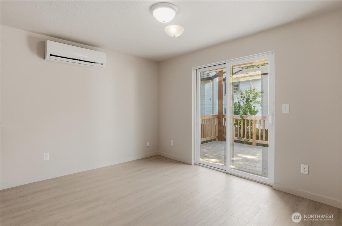 8272 Ne Snowberry Loop Property Photo 9