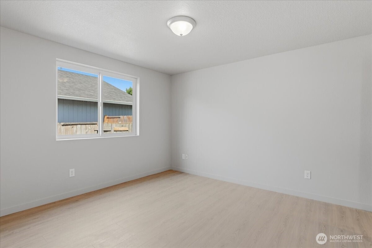 8272 Ne Snowberry Loop Property Photo 11