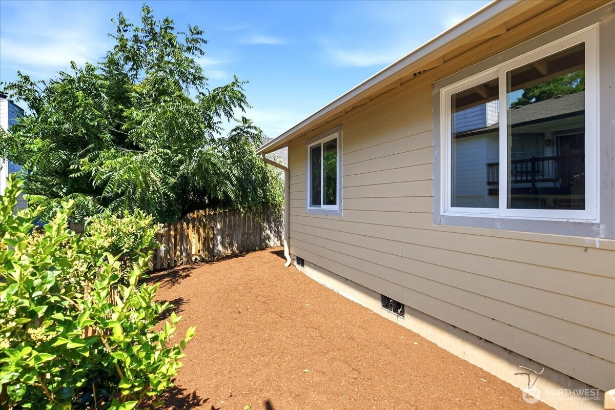 8272 Ne Snowberry Loop Property Photo 18