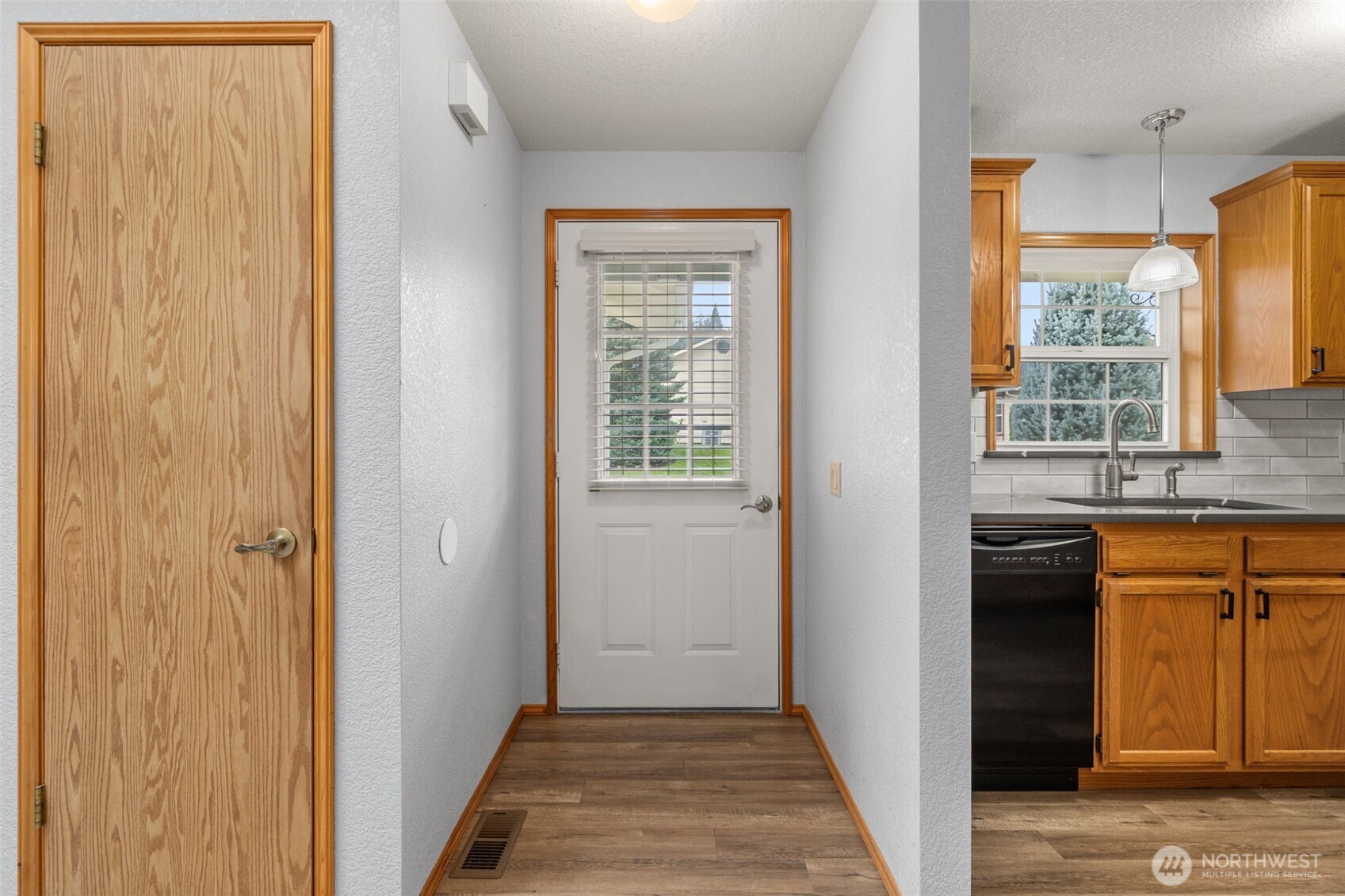 1182 Emerson Lane Property Photo 4