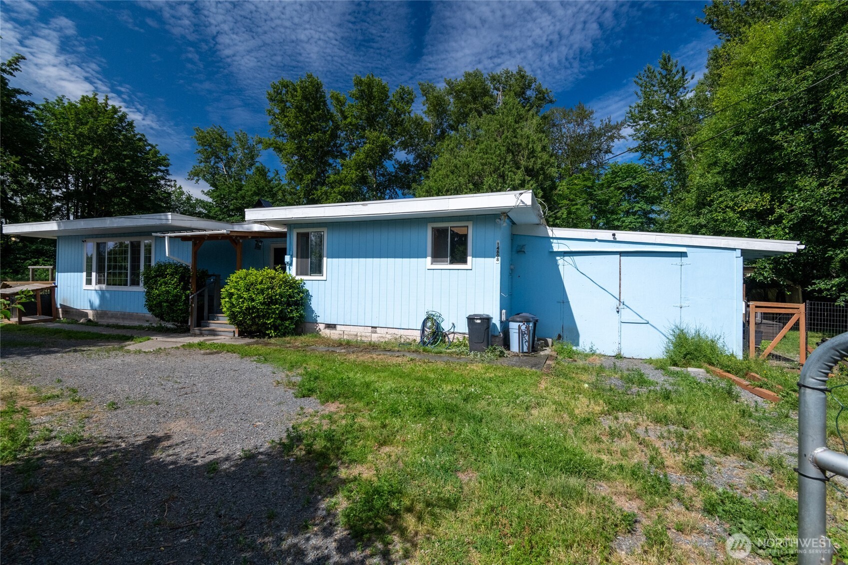 14808 Larch Way Property Photo 2