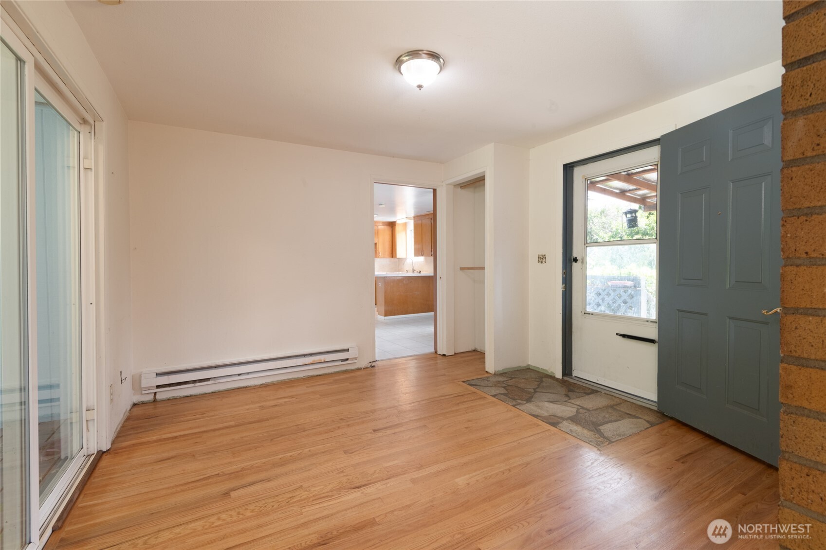 14808 Larch Way Property Photo 7