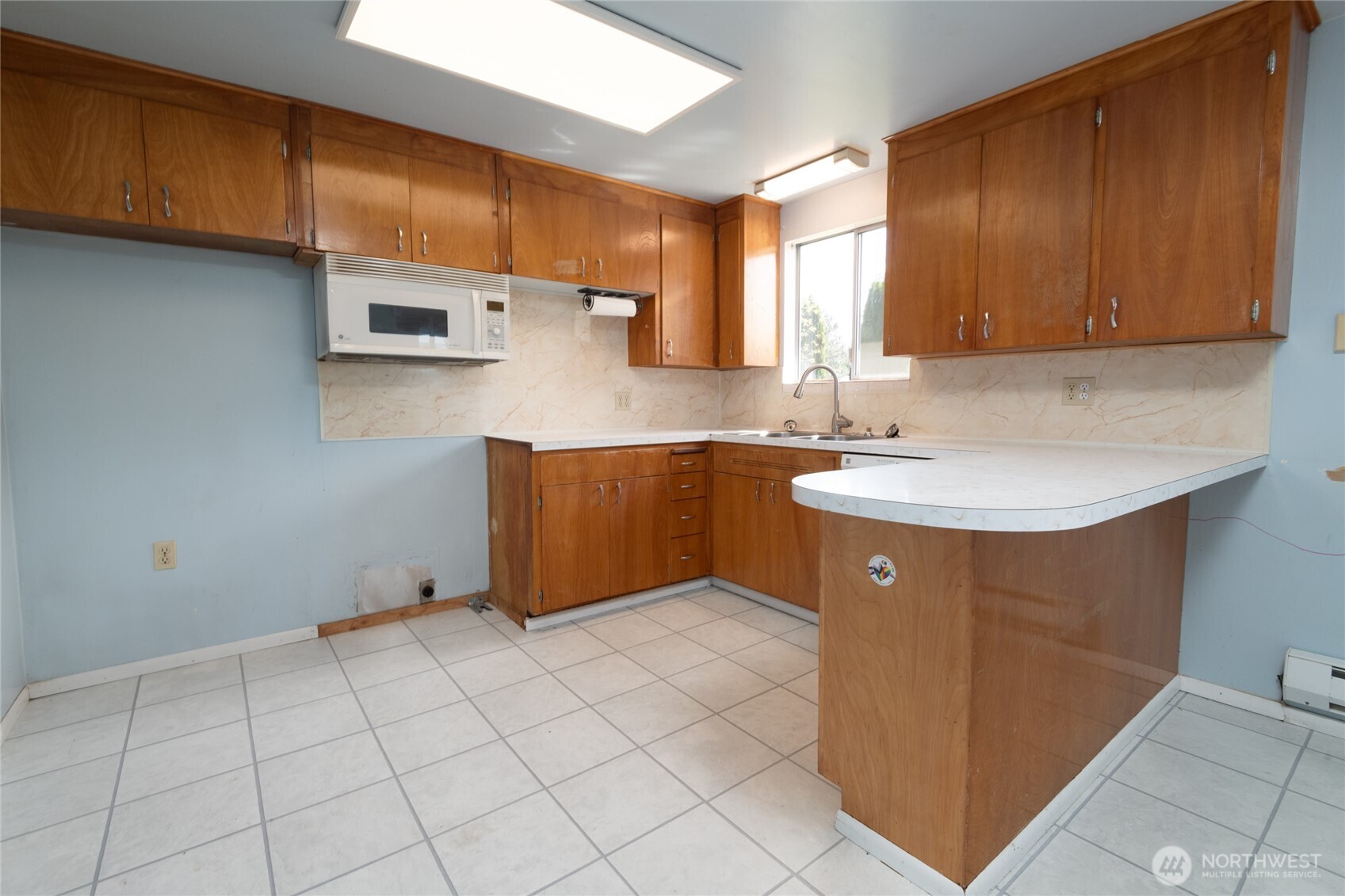 14808 Larch Way Property Photo 8