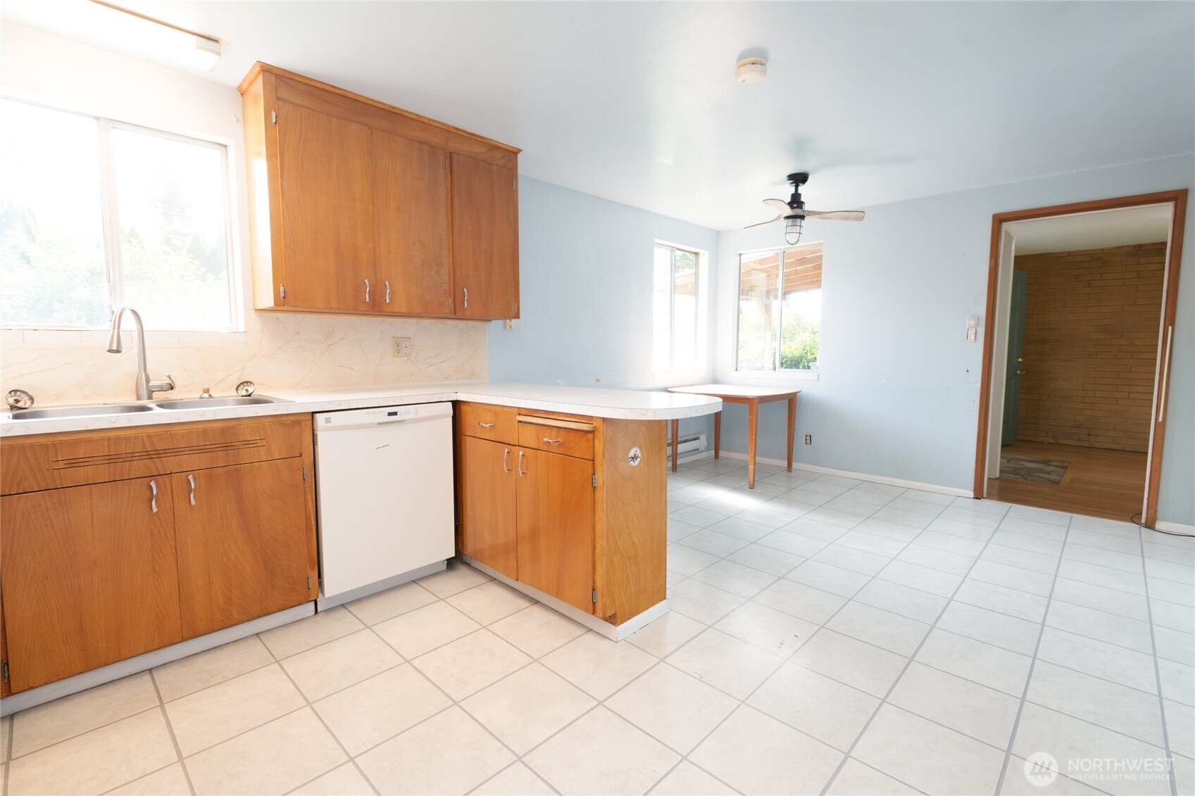 14808 Larch Way Property Photo 9