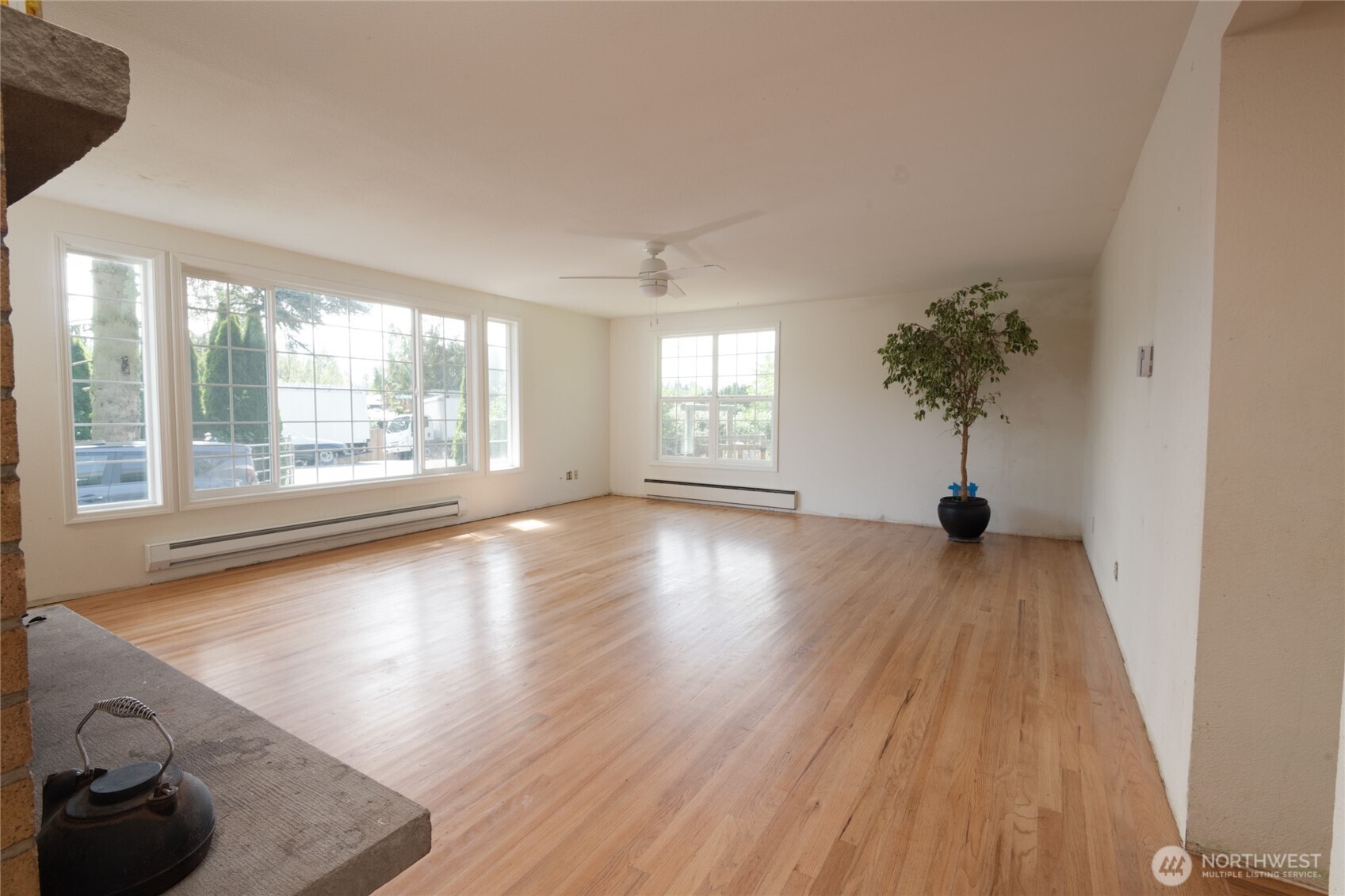 14808 Larch Way Property Photo 13
