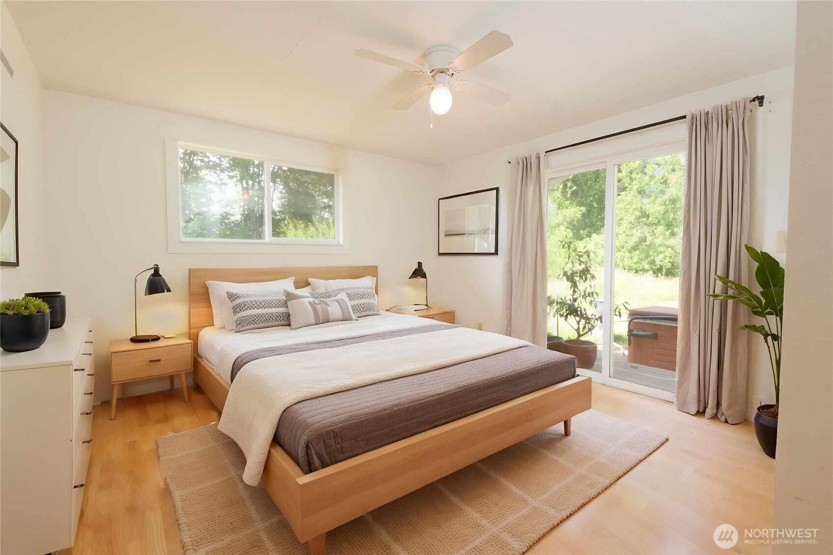14808 Larch Way Property Photo 19