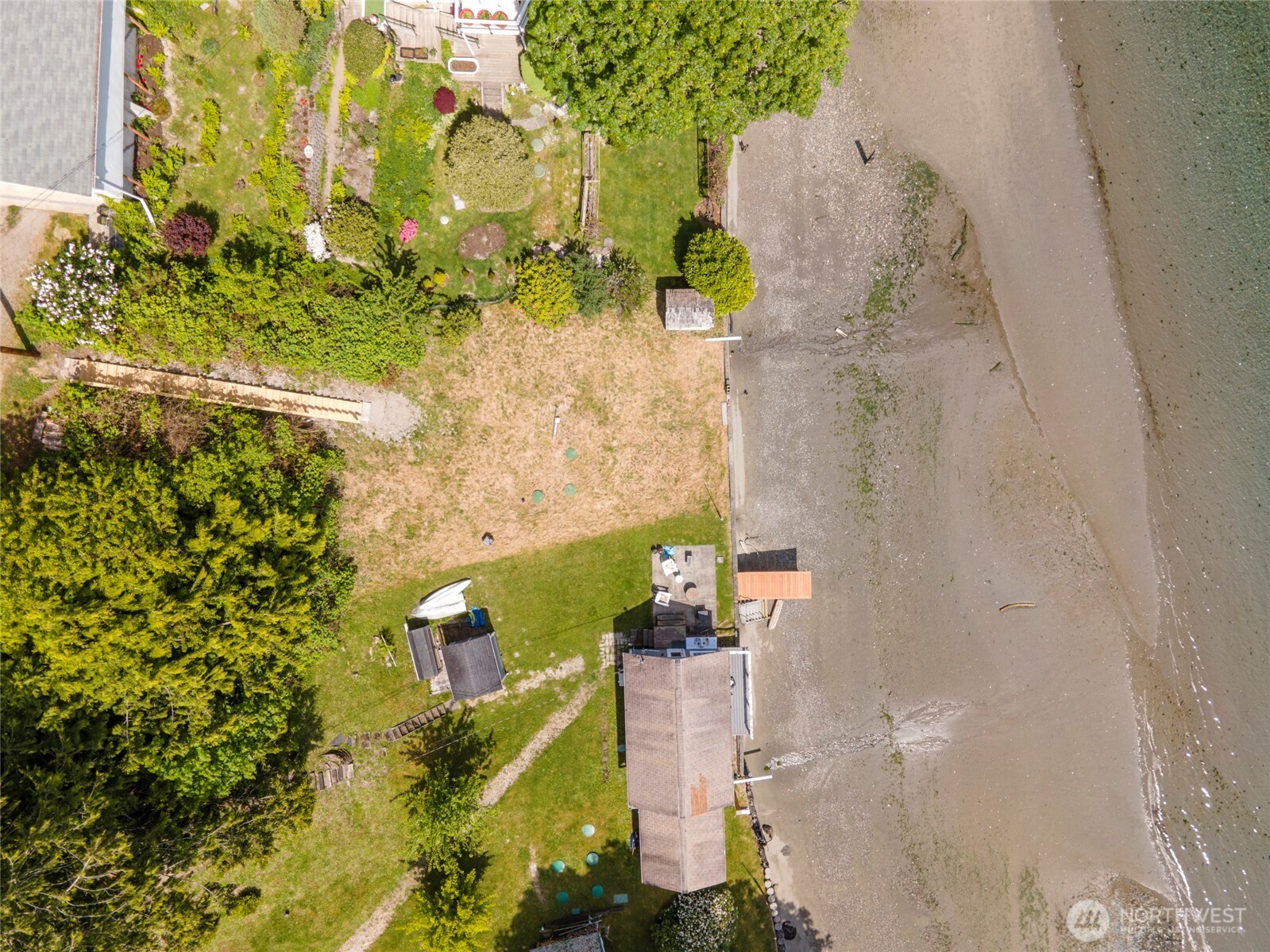 1230 Maplewood Beach Drive Property Photo 6