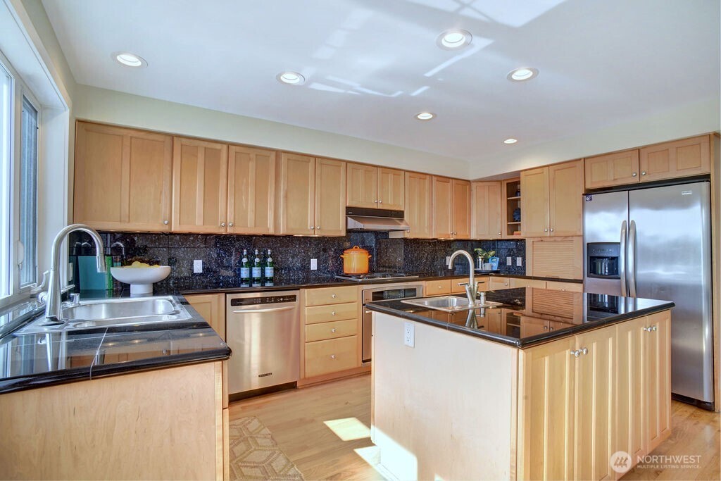 4030 26th Avenue Property Photo 3