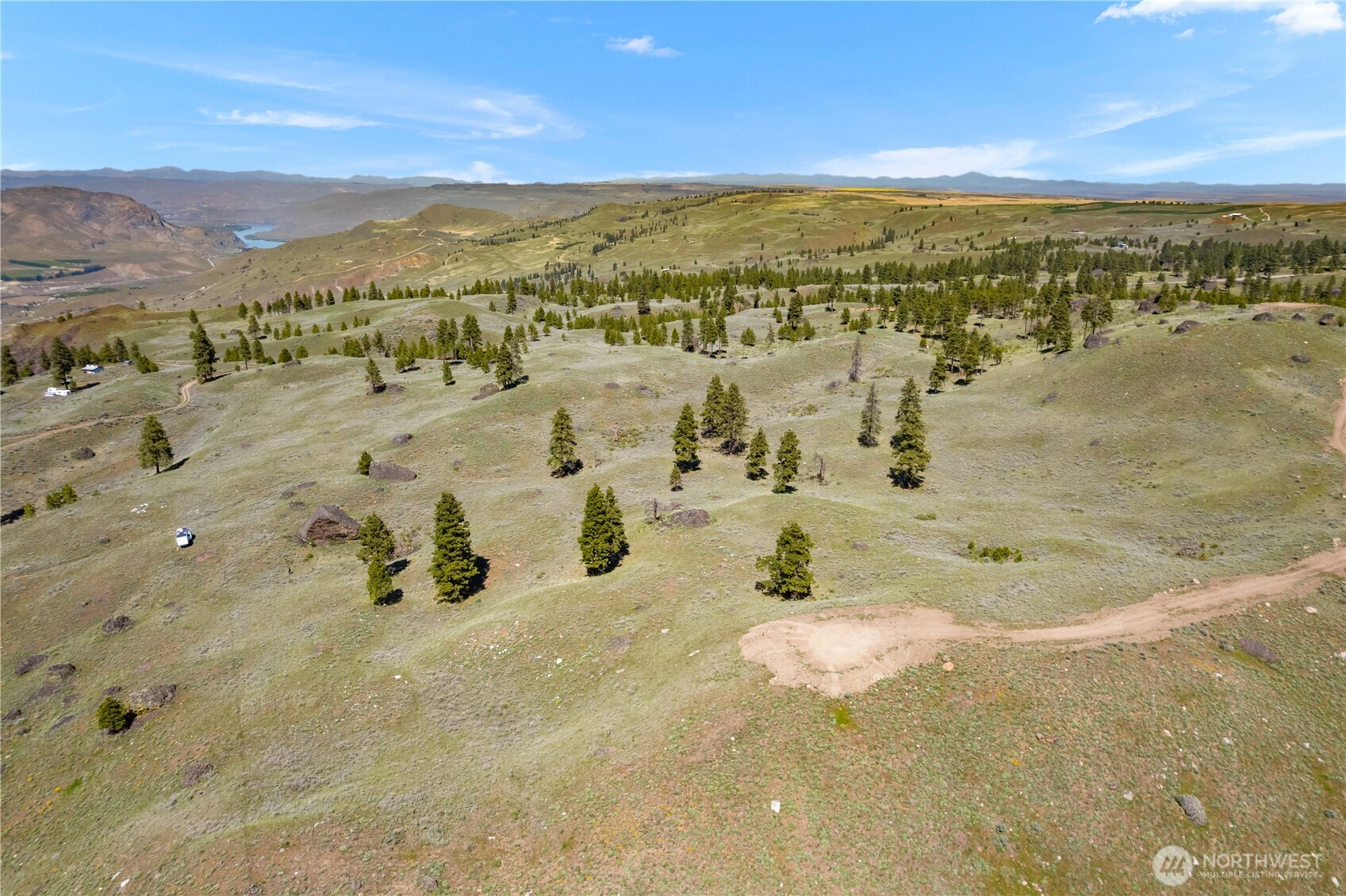 12 Columbia River Bluffs Road Property Photo 3