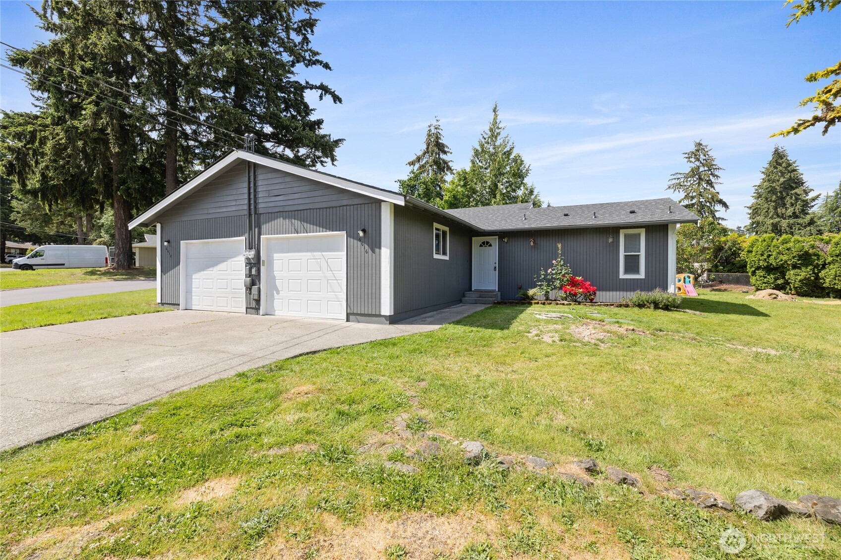6616 6618 51st Avenue Property Photo 2