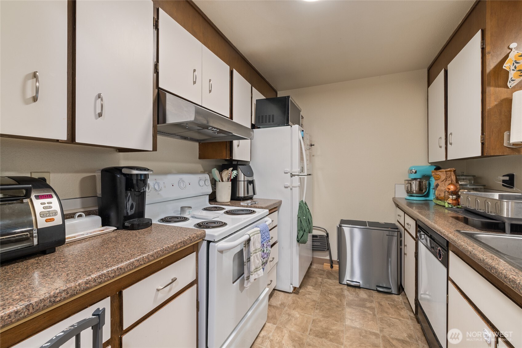 6616 6618 51st Avenue Property Photo 5