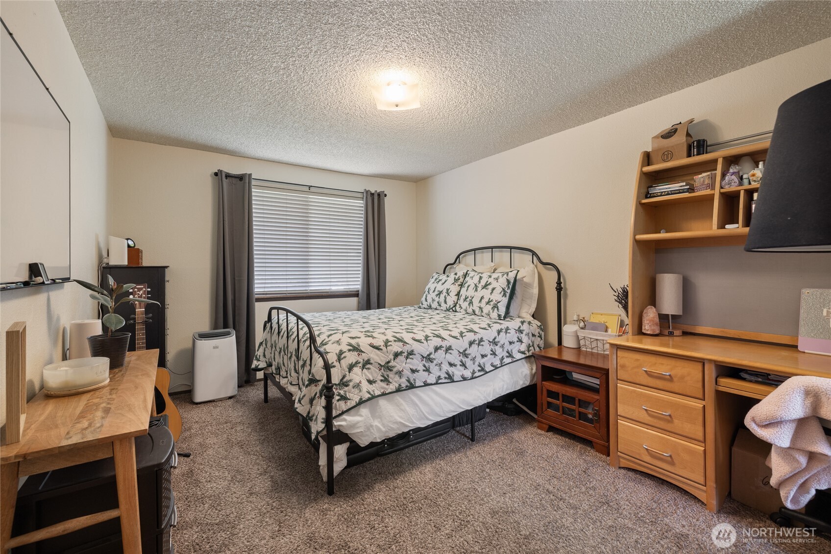 6616 6618 51st Avenue Property Photo 12