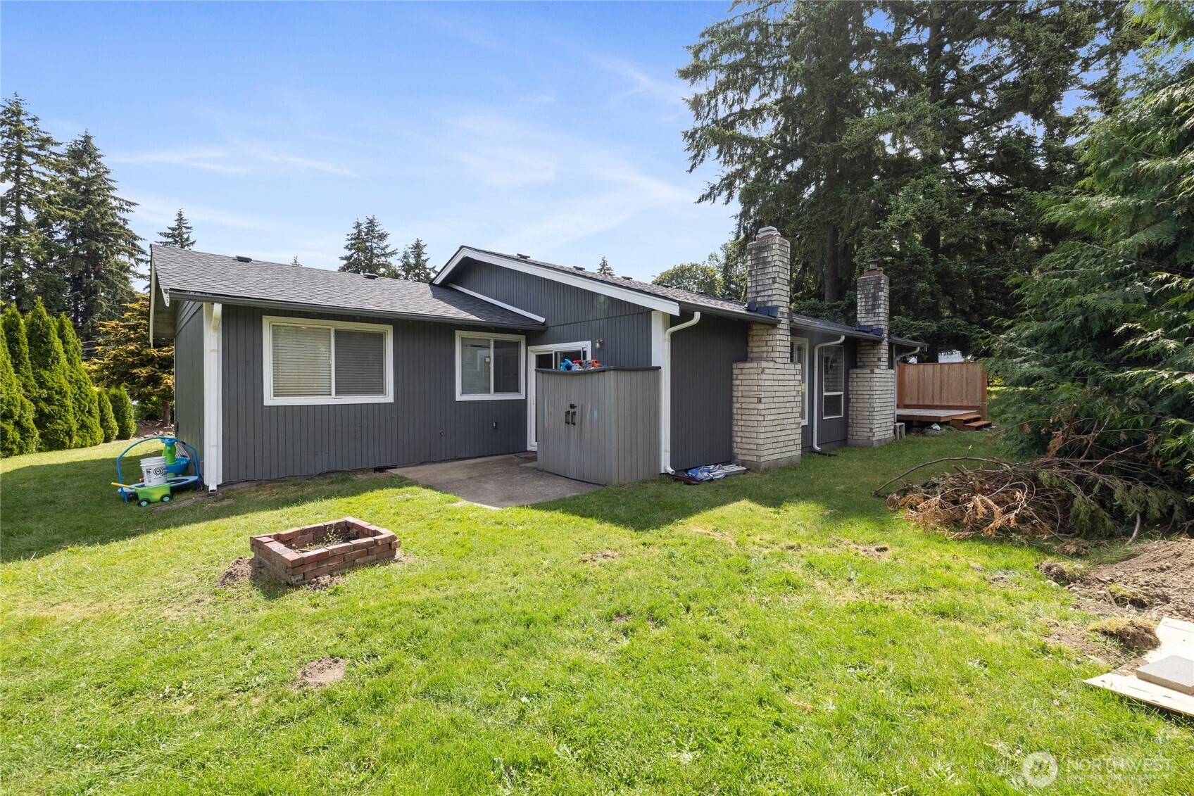 6616 6618 51st Avenue Property Photo 17