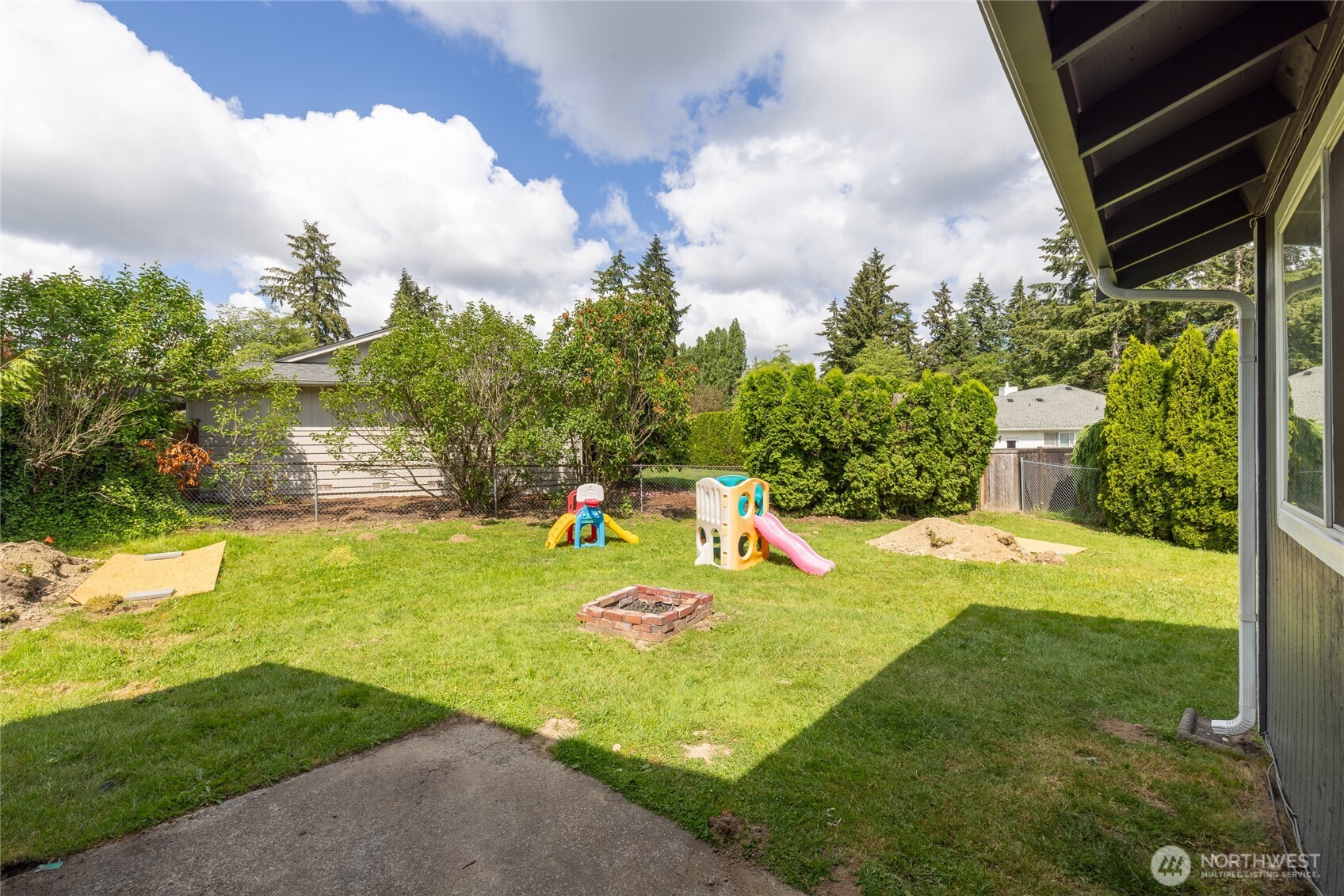 6616 6618 51st Avenue Property Photo 18
