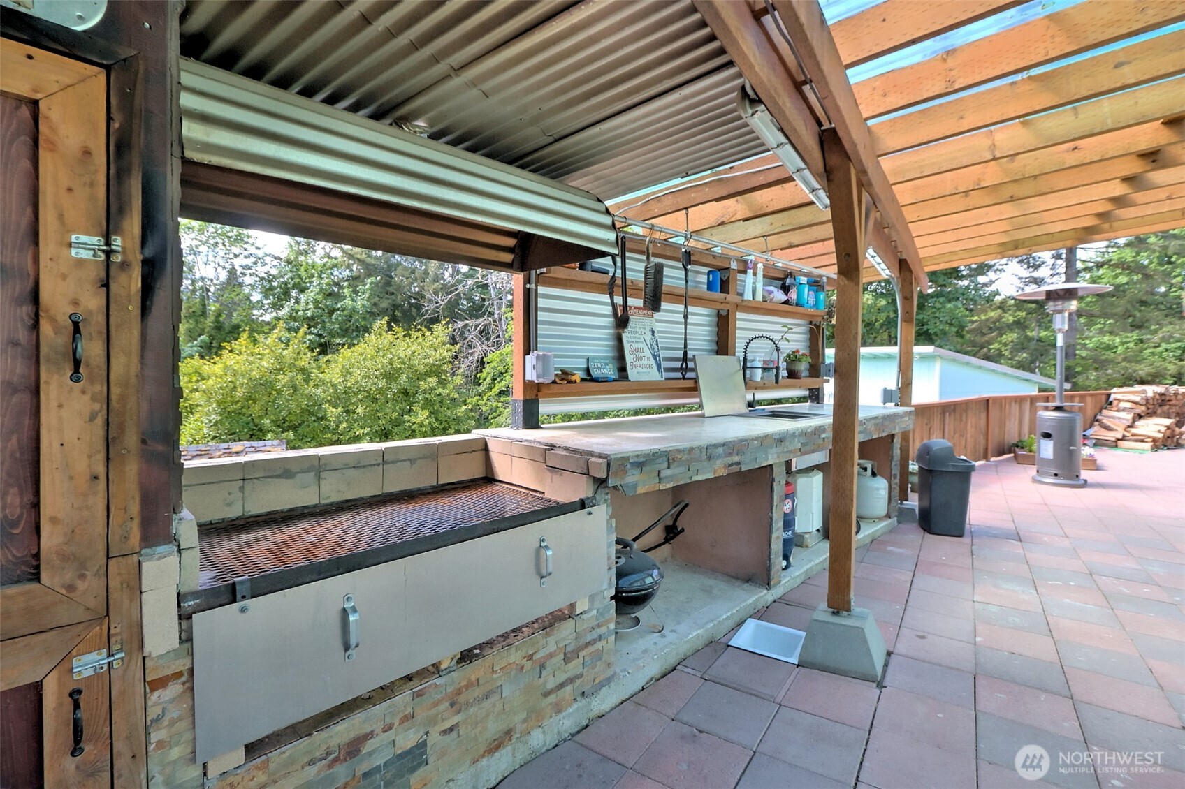 302 E Oak Street Property Photo 9