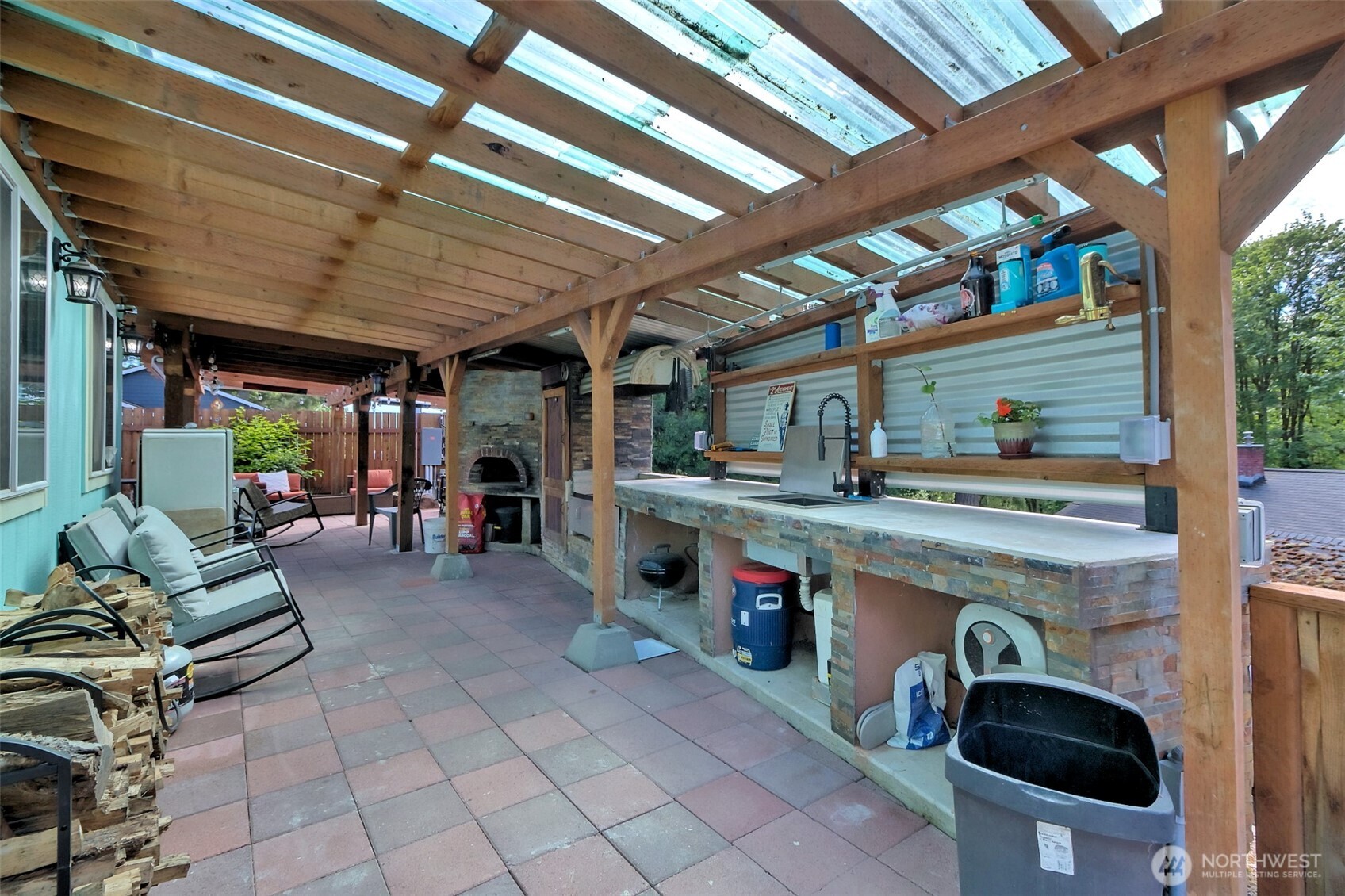 302 E Oak Street Property Photo 10