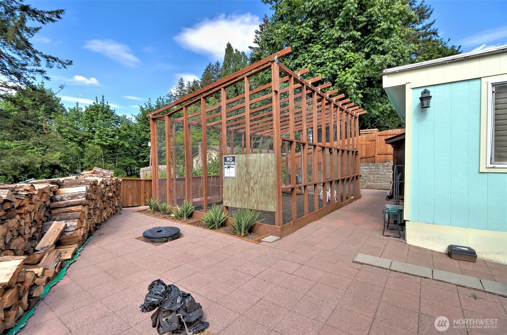 302 E Oak Street Property Photo 25
