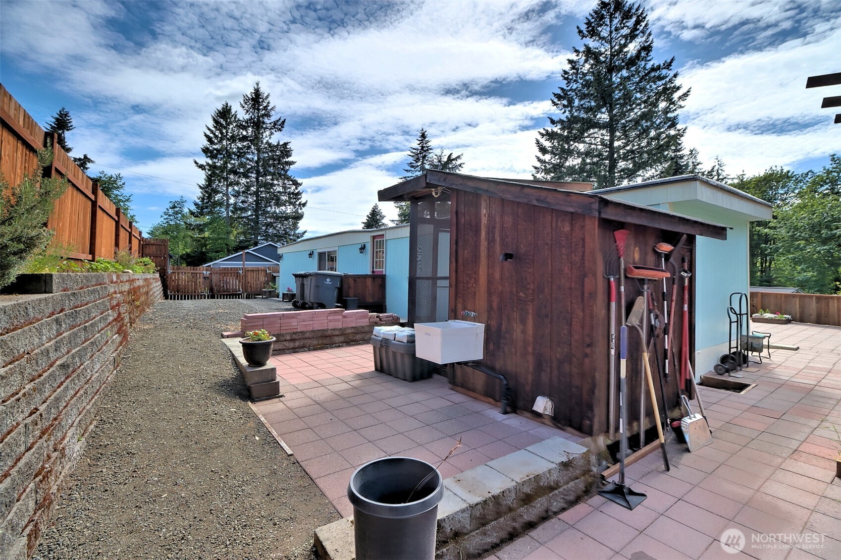 302 E Oak Street Property Photo 31