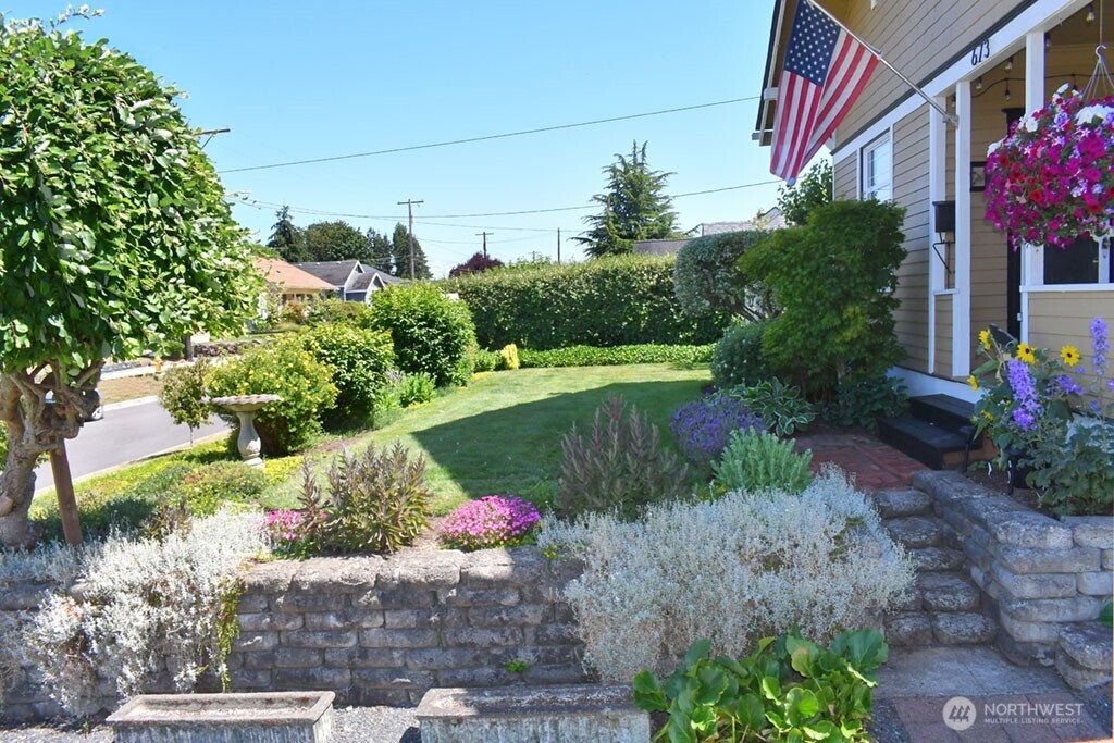 673 Sw Chehalis Avenue Property Photo 3