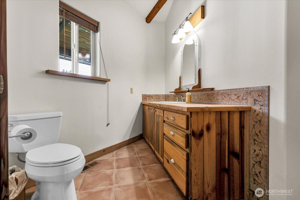 17049 Lake Point Drive Property Photo 9
