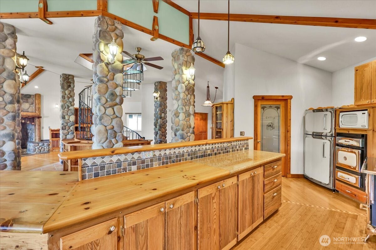 17049 Lake Point Drive Property Photo 10