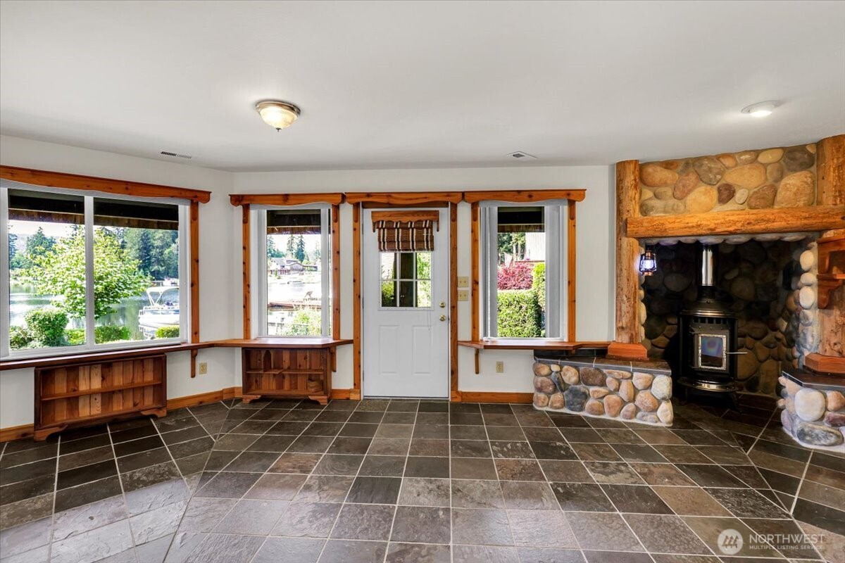 17049 Lake Point Drive Property Photo 13