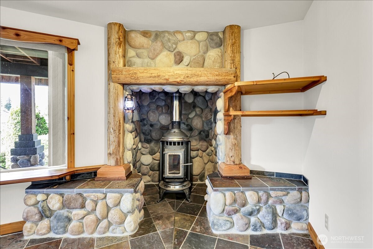 17049 Lake Point Drive Property Photo 14