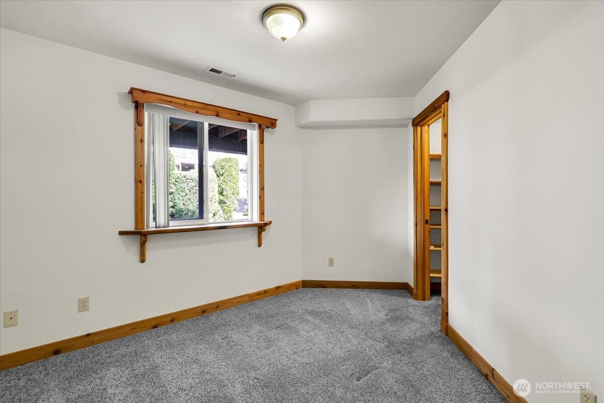 17049 Lake Point Drive Property Photo 16